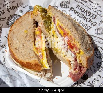 #79 Sparky Get your Zing on, corned beef e tacchino su Rye, Zingerman's Delicatessen, Ann Arbor, MI, USA Foto Stock