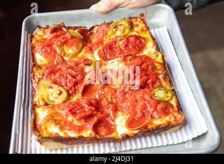 Pizza in stile Detroit al Michigan & Trumbull, Detroit, MI, USA Foto Stock
