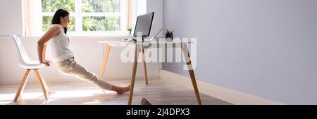Vista laterale di una giovane donna facendo esercizio di stretching in ufficio Foto Stock