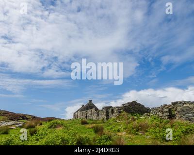 Le rovine di Riasg Buidhe e abbandonato villaggio di pescatori sull'isola interna Ebridea di Colonsay Foto Stock