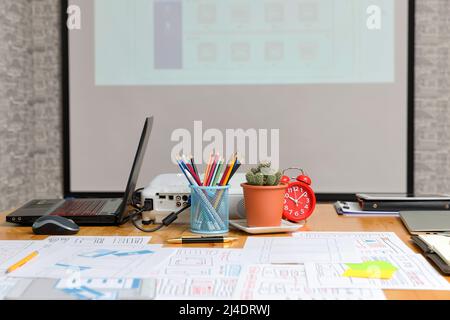 Vuoti urbani sala riunioni. Interno della sala riunioni in ufficio moderno Foto Stock