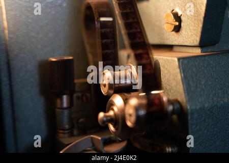 Videocamera Vintage con film caricato su bobine. Foto di alta qualità Foto Stock