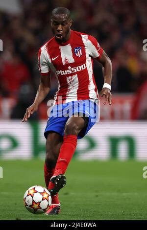 Madrid, Spagna, 13th aprile 2022. Geoffrey Kondogbia dell'Atletico Madrid durante la partita della UEFA Champions League allo Stadio Wanda Metropolitano di Madrid. Il credito d'immagine dovrebbe essere: Jonathan Moscrop / Sportimage Foto Stock