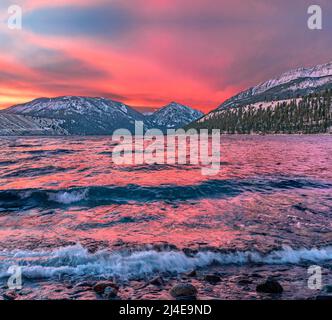 Tramonto invernale, lago Wallowa e Wallowa Mountains, Oregon Foto Stock