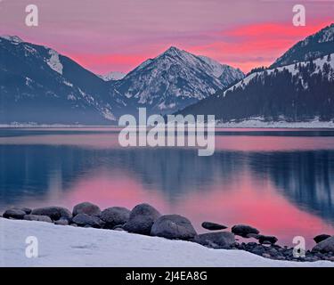 Tramonto invernale, lago Wallowa e Wallowa Mountains, Oregon Foto Stock