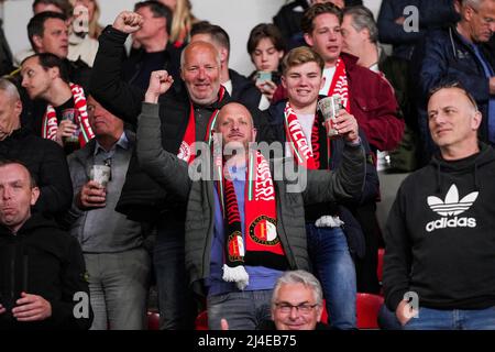 Praga - i fan di Feyenoord durante la partita tra SK Slavia Prague e Feyenoord all'Eden Arena il 14 aprile 2022 a Praga, Repubblica Ceca. (Da Box a Box Pictures/Tom Bode) Foto Stock