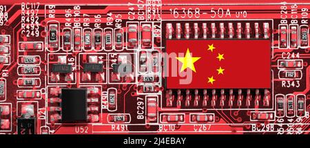 Bandiera nazionale cinese sovrapposta al microchip del PC sulla scheda a circuito integrato Foto Stock