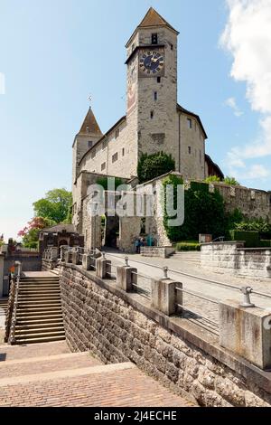 Rapperswil, Svizzera - 10 maggio 2016: Castello sulla collina costruito all'inizio del 13th secolo. Dal 1870, il castello è stato la sede del Foto Stock
