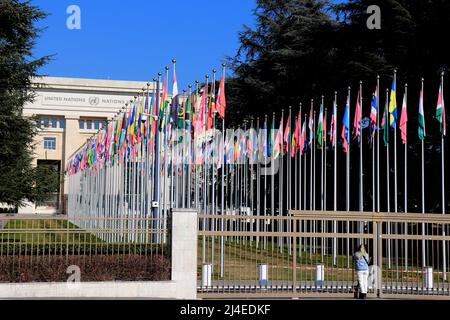 GINEVRA, SVIZZERA MARZO,3, 2022 le Nazioni Unite hanno sede e bandiere in Place des Nations, Ginevra Svizzera Foto di Marcio Cimatti Foto Stock