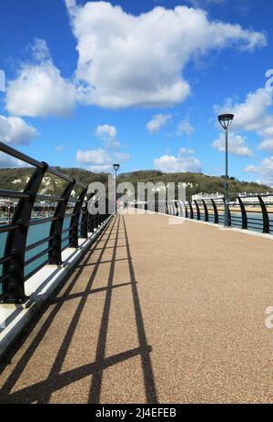 Il nuovo molo del porto turistico nel progetto dover Western Docks Revival, a se Kent, Regno Unito Foto Stock