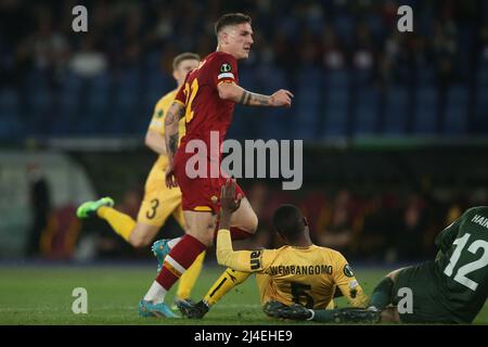 Roma, Italia. 14th Apr 2022. ROMA, ITALIA - 14.04.2022: Durante la finale del quarto trimestre della Lega della Conferenza UEFA, la prima tappa della partita è la FK Bodo/Glimt allo Stadio Olimpico di Roma, il 14 aprile. Credit: Independent Photo Agency/Alamy Live News Foto Stock