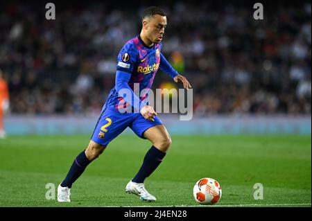 BARCELLONA, SPAGNA - APRILE 14: Sergino Dest del FC di Barcellona durante i quarti di finale della UEFA Europa League, seconda tappa tra il FC di Barcellona e l'Eintracht di Francoforte allo stadio Camp Nou il 14 Aprile 2022 a Barcellona, Spagna (Foto di DAX Images/Orange Pictures) Foto Stock