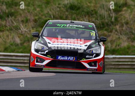 Sam Osborne, Ford Focus ST, Btcc torna in azione in preparazione per la stagione di gara 2022, Btcc, British Touring Car Championship, Launch Day A. Foto Stock