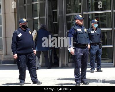 14 aprile 2022, New York, New York, USA: 14 aprile 2022 Brooklyn Federal Courthouse.Press conferenza dopo l'arraignment di Frank R. James presunto Subway sparatutto. (Credit Image: © Bruce Cotler/ZUMA Press Wire) Foto Stock