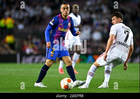 BARCELLONA, SPAGNA - APRILE 14: Sergino Dest del FC di Barcellona durante i quarti di finale della UEFA Europa League, seconda tappa tra il FC di Barcellona e l'Eintracht di Francoforte allo stadio Camp Nou il 14 Aprile 2022 a Barcellona, Spagna (Foto di DAX Images/Orange Pictures) Foto Stock