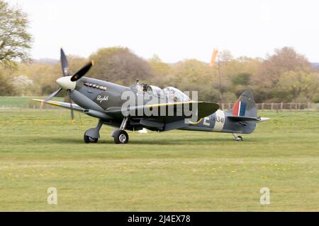 Velivoli compresi i modelli vintage che volano da Lashenden Headcorn. Kent Foto Stock