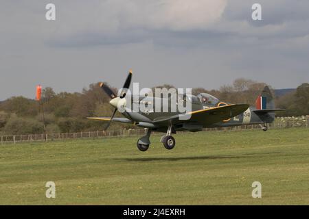 Velivoli compresi i modelli vintage che volano da Lashenden Headcorn. Kent Foto Stock