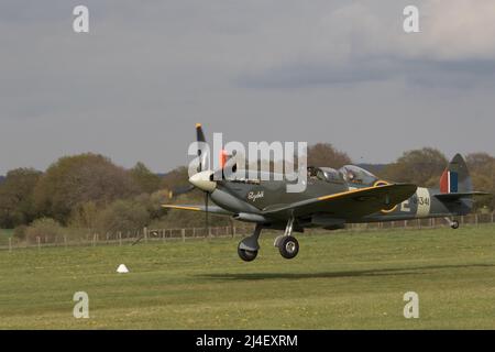 Velivoli compresi i modelli vintage che volano da Lashenden Headcorn. Kent Foto Stock