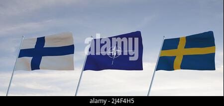 Bandiere DI SVEZIA NATO E FINLANDIA che ondeggiano con cielo blu nuvoloso sfondo, 3D rendering guerra Foto Stock