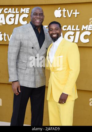 Magic Johnson e Andre Johnson al ÔThey Call Me MagicÕ Screening tenuto al Regency Village Theatre il 14 aprile 2022 a Westwood, CA. © Janet Gough / AFF-USA.COM Foto Stock