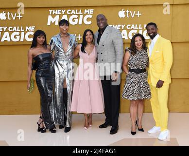 ELISA Johnson, EJ Johnson, cookie Johnson, Magic Johnson, Lisa Johnson e Andre Johnson al ÔThey Call Me MagicÕ Screening tenuto al Regency Village Theatre il 14 aprile 2022 a Westwood, CA. © Janet Gough / AFF-USA.COM Foto Stock