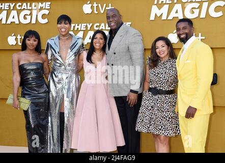 ELISA Johnson, EJ Johnson, cookie Johnson, Magic Johnson, Lisa Johnson e Andre Johnson al ÔThey Call Me MagicÕ Screening tenuto al Regency Village Theatre il 14 aprile 2022 a Westwood, CA. © Janet Gough / AFF-USA.COM Foto Stock