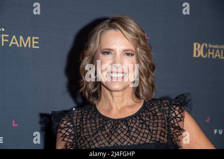 New York, Stati Uniti. 14th Apr 2022. NEW YORK, NEW YORK - 14 APRILE: Hannah Storm partecipa alla Broadcasting & Cable Hall of Fame del 2022 alla sala da ballo Ziegfeld il 14 aprile 2022 a New York City. Credit: Ron Adar/Alamy Live News Foto Stock