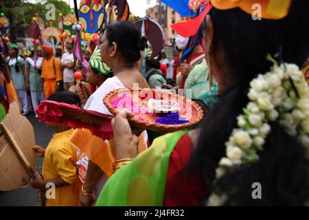 Kolkata, India. 15th Apr 2022. Bengalies festeggia il nuovo anno o Pohela Bishakh. (Foto di Suvrajit Dutta/Pacific Press) Credit: Pacific Press Media Production Corp./Alamy Live News Foto Stock