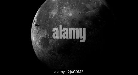 Astronave orbitante intorno alla luna Foto Stock