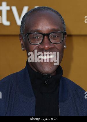 Westwood, Stati Uniti. 14th Apr 2022. WESTWOOD, LOS ANGELES, CALIFORNIA, USA - 14 APRILE: Don Cheadle arriva al Los Angeles Premiere di Apple 'They Call Me Magic' tenuto al Regency Village Theatre il 14 aprile 2022 a Westwood, Los Angeles, California, Stati Uniti. (Foto di David Acosta/Image Press Agency) Credit: Image Press Agency/Alamy Live News Foto Stock