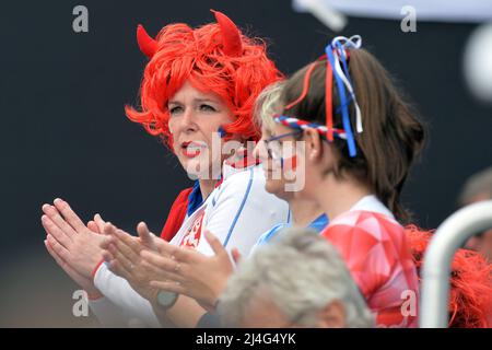 Praga, Repubblica Ceca. 15th Apr 2022. Fanc della Repubblica Ceca durante la partita di qualificazione di tennis della Billie Jean King Cup tra Repubblica Ceca e Gran Bretagna a Praga nella Repubblica Ceca. (Credit Image: © Slavek Ruta/ZUMA Press Wire) Credit: ZUMA Press, Inc./Alamy Live News Foto Stock