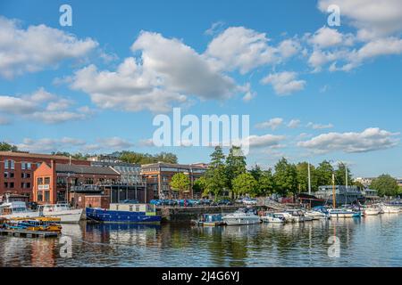 Fango ciclo Dock funziona e cafè al porto di galleggiante di Bristol, Somerset, Inghilterra, Regno Unito Foto Stock