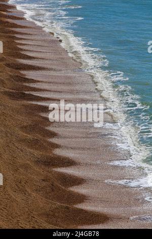 Effetti dell'erosione costiera a Barton sul mare, Hampshire Regno Unito Aprile 2022 Foto Stock