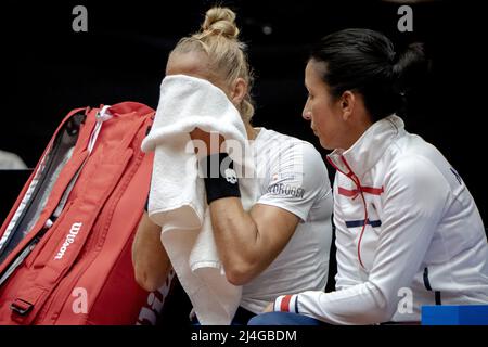 DEN BOSCH -Aranxta Rus (Olanda) e allenatore Elise Tamaela durante la partita di singolare del round di qualificazione della Billie Jean King Cup. I tennisti olandesi giocheranno contro la Spagna per due giorni nella speranza di raggiungere le qualifiche. LEVIGATRICE ANP KING Foto Stock