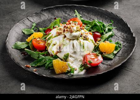 Burrata fresca gourmet insalata Foto Stock