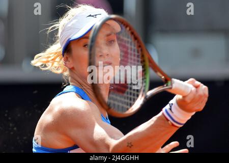 Praga, Repubblica Ceca. 15th Apr 2022. TEREZA MARTINCOVA della Repubblica Ceca in azione durante la partita di qualificazione tennis della Billie Jean King Cup tra Repubblica Ceca e Gran Bretagna a Praga nella Repubblica Ceca. (Credit Image: © Slavek Ruta/ZUMA Press Wire) Credit: ZUMA Press, Inc./Alamy Live News Foto Stock