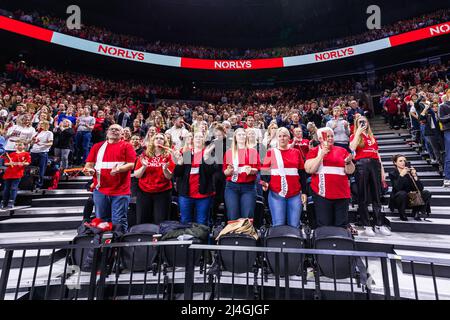 Copenaghen, Danimarca. 14th Apr 2022. I tifosi danesi hanno visto durante la partita di pallamano tra Danimarca e Polonia alla Royal Arena di Copenhagen. (Photo Credit: Gonzales Photo/Alamy Live News Foto Stock