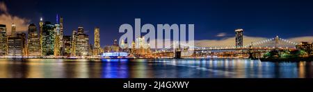 Panorama di New York con ponte di Brooklyn Foto Stock