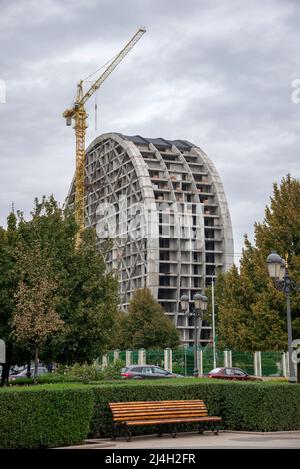 Vista di una casa a più piani in costruzione nel centro della capitale. Grozny, Repubblica cecena Foto Stock
