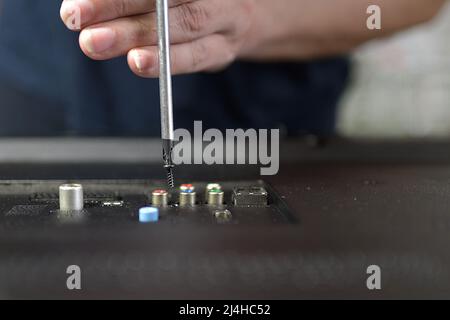 Pannello TV posteriore con connettori di ingresso e uscita Foto Stock