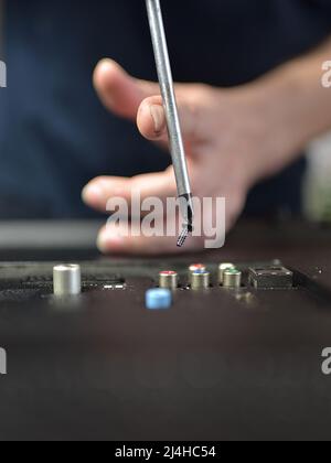 Pannello TV posteriore con connettori di ingresso e uscita Foto Stock