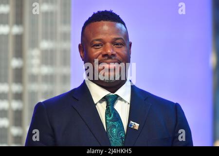 Ken Griffey Jr. Visita l'Empire state Building per il giorno di Jackie Robinson il 15 aprile 2022 a New York. Foto Stock