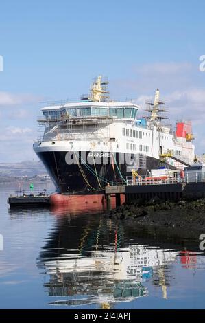 Port Glasgow, Scozia, Regno Unito, marzo 23rd 2022, il cantiere navale Ferguson Marine e i progressi del nuovo traghetto Calmac di nome Glen Sannox Foto Stock