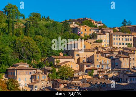 Città vecchia della città italiana Urbino. Foto Stock