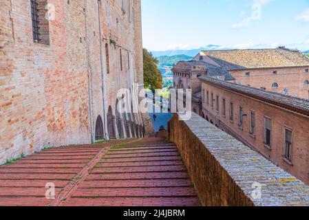 Scala nel centro storico di Urbino. Foto Stock