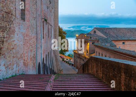 Scala nel centro storico di Urbino. Foto Stock