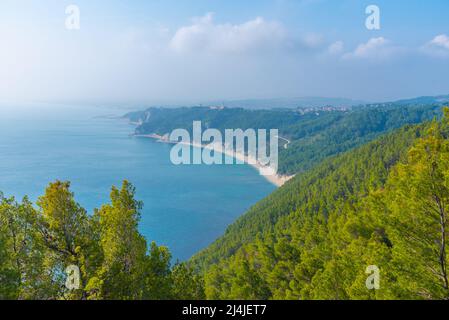 Vista aerea delle spiagge di Sirolo in Italia. Foto Stock