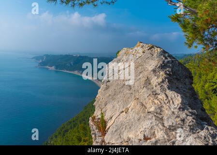 Vista aerea delle spiagge di Sirolo in Italia. Foto Stock