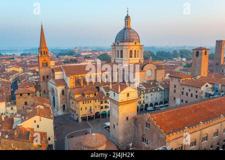 Veduta aerea della Basilica di Sant'Andrea a Mantova. Foto Stock
