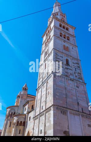 Vista del Duomo di Modena e della torre Ghirlandina in Italia. Foto Stock